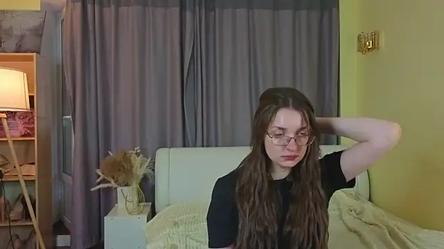 GiaKirtley online show from 10-29-25, 12:18