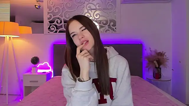 LuisaClover online show from 02-20-26, 01:22