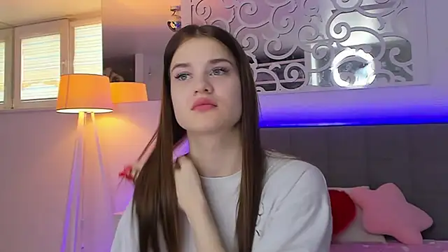 LuisaClover online show from 03-06-26, 01:29