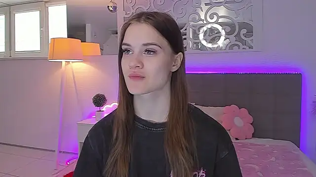 LuisaClover online show from 04-26-26, 12:25