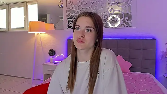 LuisaClover online show from 06-03-26, 12:19