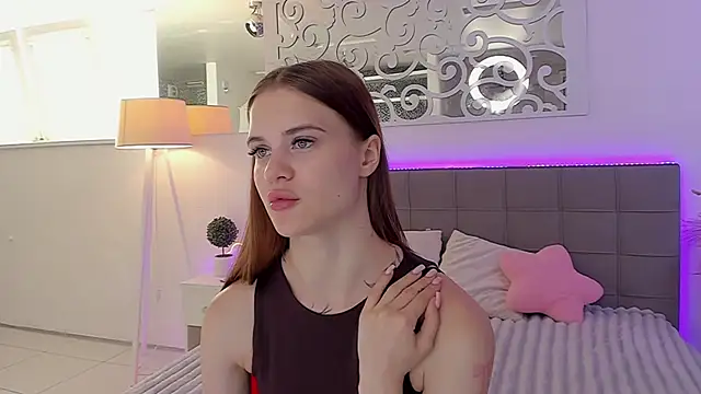 LuisaClover online show from 06-30-26, 05:08