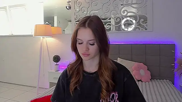 LuisaClover online show from 07-14-26, 05:23