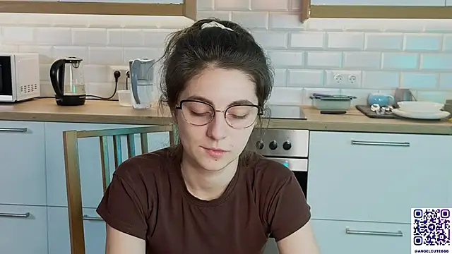 CasandraMickell online show from 11-28-25, 10:01