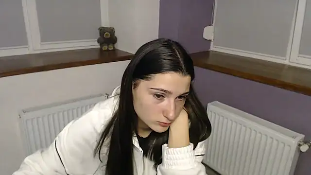 a alessia online show from 10-27-25, 01:59