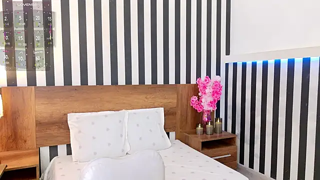 sussiestrawberry online show from 10-25-25, 05:04