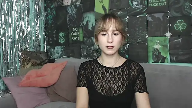 Snapshot of AlishaKellyi chatting on 10-26-25, 05:46 AlishaKellyi online show from 10-26-25, 05:46