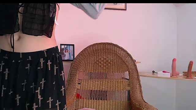 Snapshot of bela1xx chatting on 10-26-25, 04:13 bela1xx online show from 10-26-25, 04:13