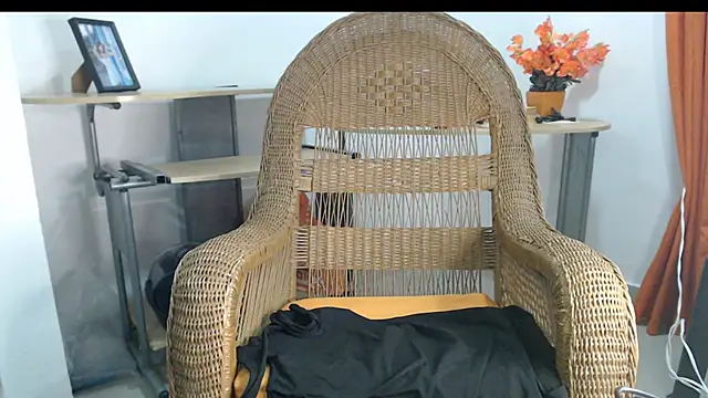 Snapshot of bela1xx chatting on 11-01-25, 12:56 bela1xx online show from 11-01-25, 12:56