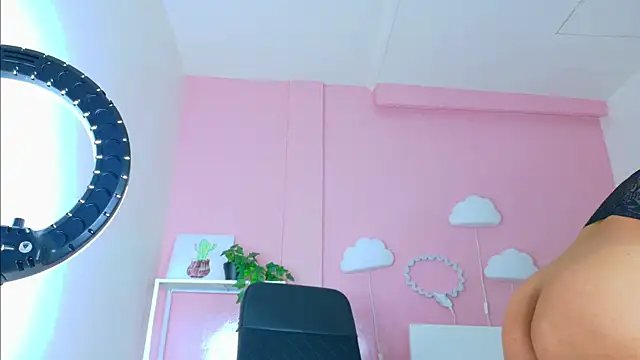SeleneGibson   online show from 05-19-26, 07:20