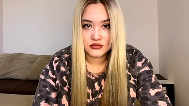 Snapshot of AgataTif chatting on 10-25-25, 05:04 AgataTif online show from 10-25-25, 05:04