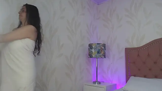 Snapshot of Emmy_Palacios chatting on 10-31-25, 12:17 Emmy Palacios online show from 10-31-25, 12:17