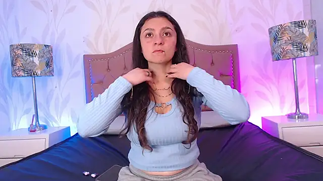 Snapshot of Emmy_Palacios chatting on 12-15-25, 12:09 Emmy Palacios online show from 12-15-25, 12:09