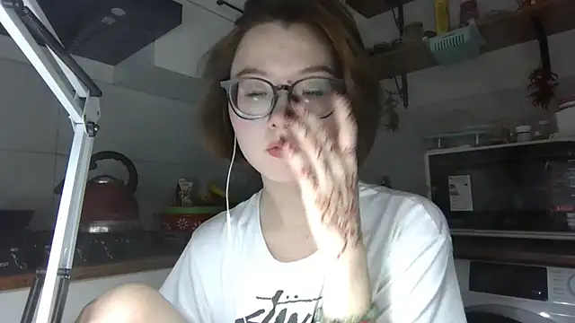 LilysTaylor online show from 10-23-25, 05:55