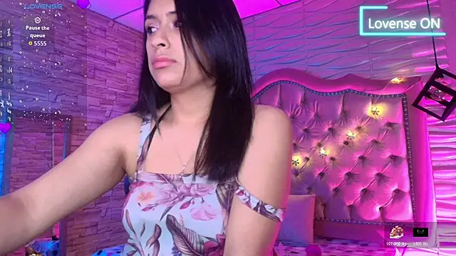 Snapshot of Roxanne_Han chatting on 11-07-25, 11:43 Roxanne Han online show from 11-07-25, 11:43