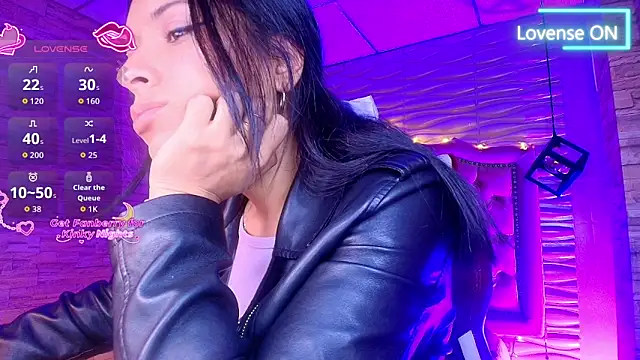 Snapshot of Roxanne_Han chatting on 11-20-25, 11:43 Roxanne Han online show from 11-20-25, 11:43