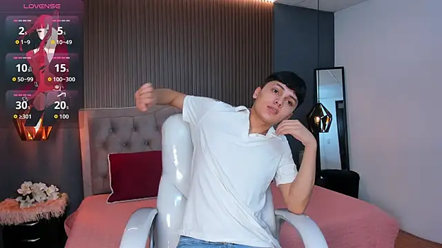 Maxii18  online show from 11-05-25, 07:36