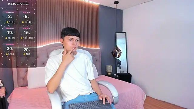 Maxii18  online show from 11-07-25, 07:36