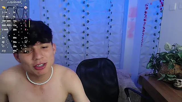 Snapshot of Cassie_and_Jonah chatting on 10-24-25, 06:04 Cassie and Jonah online show from 10-24-25, 06:04