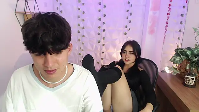 Snapshot of Cassie_and_Jonah chatting on 10-27-25, 07:29 Cassie and Jonah online show from 10-27-25, 07:29