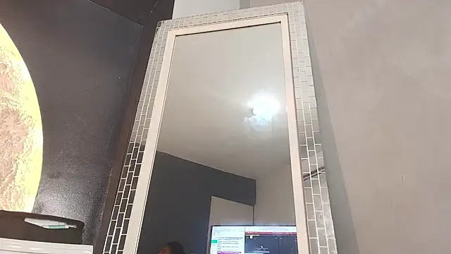 NaomiQueents online show from 11-20-25, 01:22