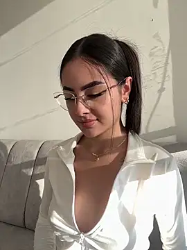 Snapshot of IslaCole chatting on 04-23-26, 10:12 IslaCole online show from 04-23-26, 10:12