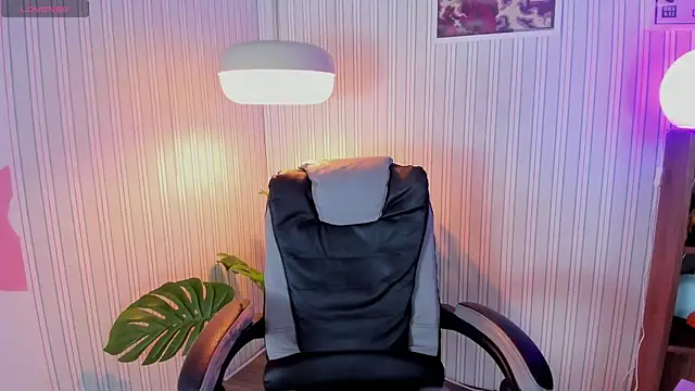 lexirouge   online show from 12-20-25, 09:00