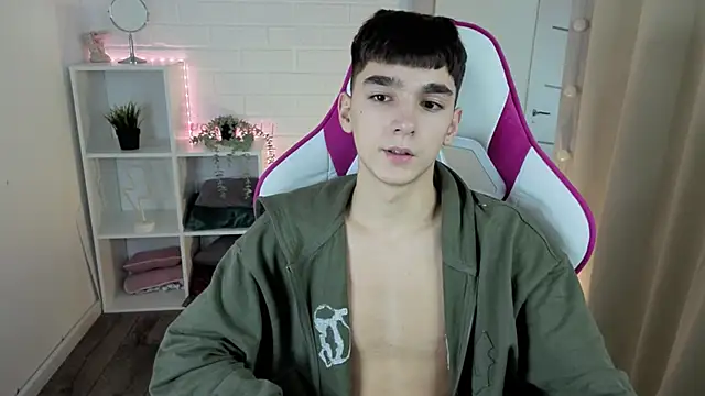 Snapshot of YamiTwink chatting on 11-20-25, 11:21 YamiTwink online show from 11-20-25, 11:21