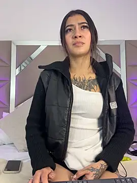 Snapshot of MiaSr_love chatting on 10-24-25, 01:18 MiaSr love online show from 10-24-25, 01:18