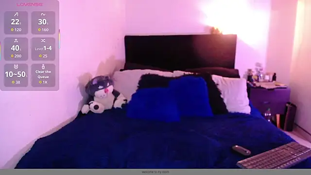 Snapshot of SharonSalazar chatting on 11-14-25, 02:43 SharonSalazar online show from 11-14-25, 02:43