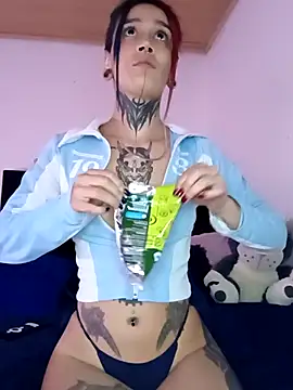 Snapshot of SharonSalazar chatting on 11-19-25, 02:44 SharonSalazar online show from 11-19-25, 02:44