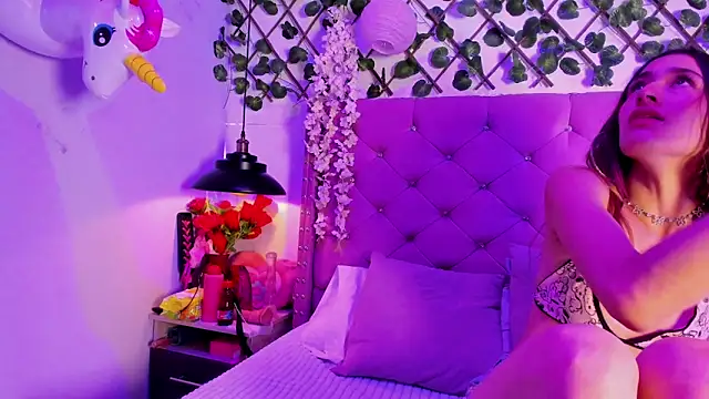 Snapshot of Violet-Storm- chatting on 10-24-25, 08:38 Violet-Storm- online show from 10-24-25, 08:38