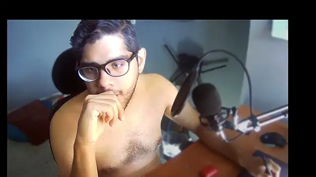 Snapshot of MoAntoMora chatting on 11-06-25, 01:01 MoAntoMora online show from 11-06-25, 01:01