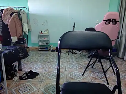 Snapshot of May2k2 chatting on 10-26-25, 01:11 May2k2 online show from 10-26-25, 01:11