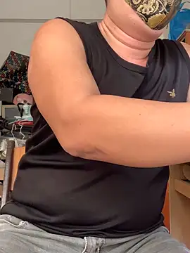 Snapshot of LUOKEKE chatting on 10-27-25, 05:33 LUOKEKE online show from 10-27-25, 05:33