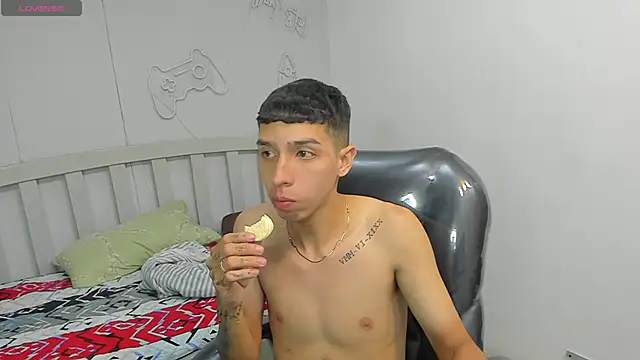 SamNicolson online show from 10-25-25, 03:47