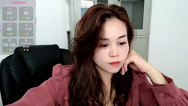 Ella-61 online show from 10-27-25, 03:43