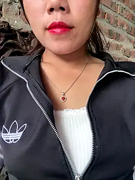 Snapshot of nachi-baby chatting on 10-31-25, 08:37 nachi-baby online show from 10-31-25, 08:37