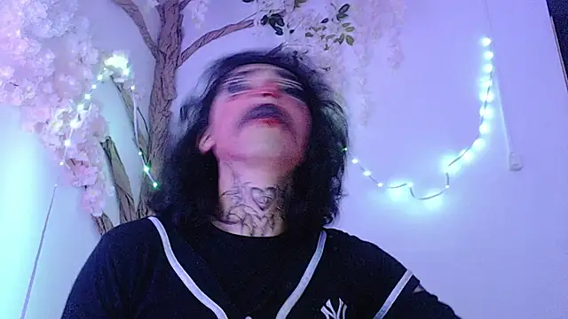 Sakura  Love  online show from 10-25-25, 02:19