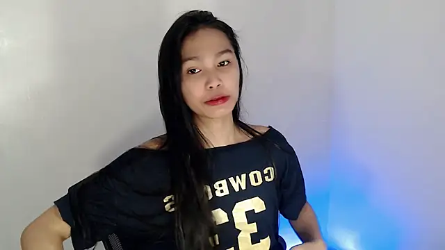 Snapshot of _Lachica_ chatting on 10-23-25, 11:24 Lachica online show from 10-23-25, 11:24