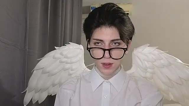 Oliver star boy  online show from 10-30-25, 05:02