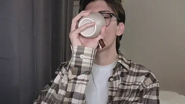 Oliver star boy  online show from 11-08-25, 05:34