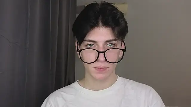 Oliver star boy  online show from 11-15-25, 03:08