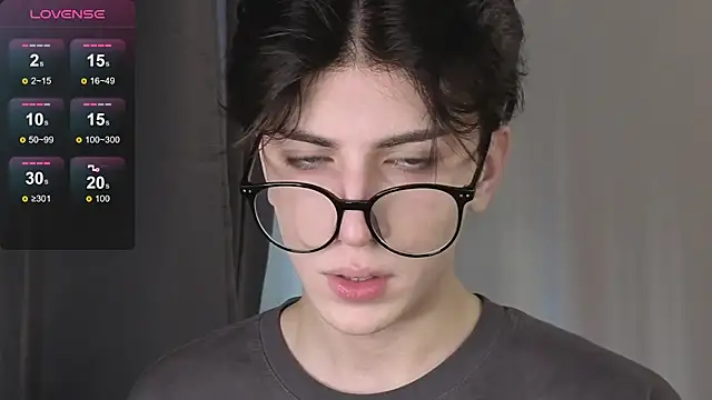 Oliver star boy  online show from 11-29-25, 12:19