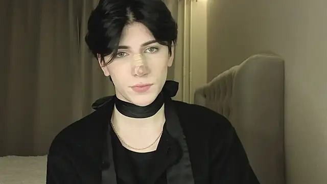 Oliver star boy  online show from 02-25-26, 04:27