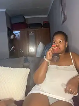 Snapshot of SweetCandy84 chatting on 11-09-25, 05:44 SweetCandy84 online show from 11-09-25, 05:44