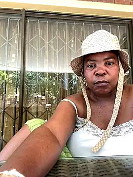 Snapshot of SweetCandy84 chatting on 12-20-25, 11:28 SweetCandy84 online show from 12-20-25, 11:28