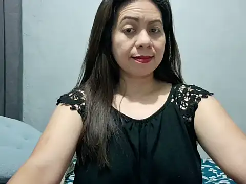 xxxHoneyBee29 online show from 06-03-26, 10:15