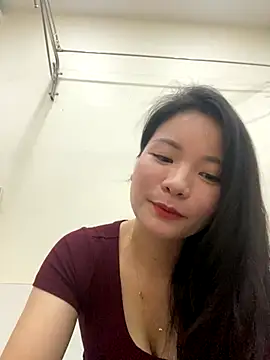 Bee Yellow00 online show from 11-07-25, 04:23