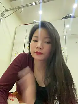 Bee Yellow00 online show from 01-15-26, 04:39